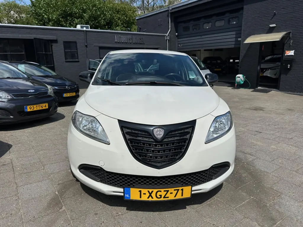 Lancia Ypsilon 2