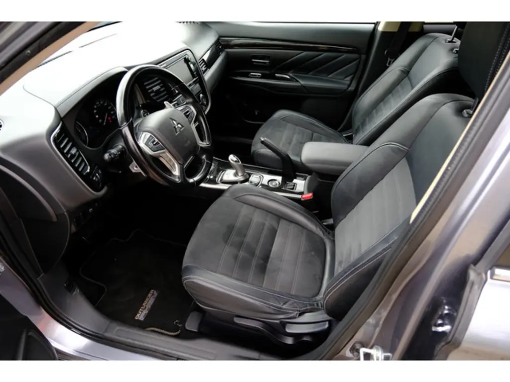 Mitsubishi Outlander 2