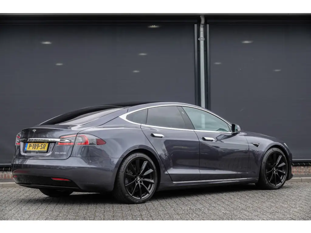 Tesla Model S 2