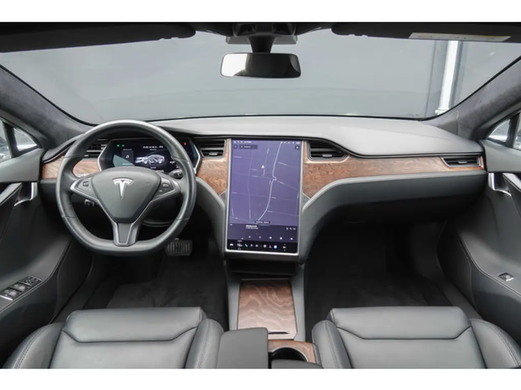 Tesla Model S 3